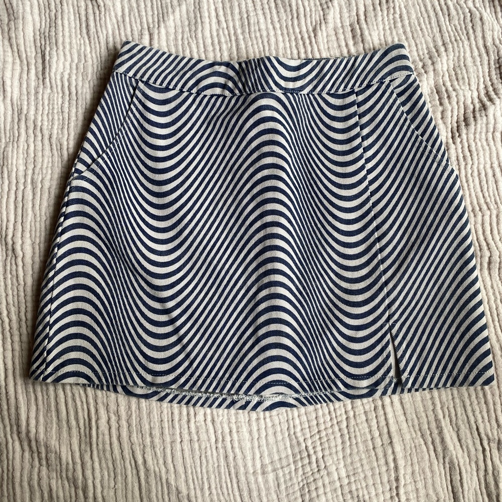 Altar’d State Navy Blue and Off- White Wavy Skirt Size S